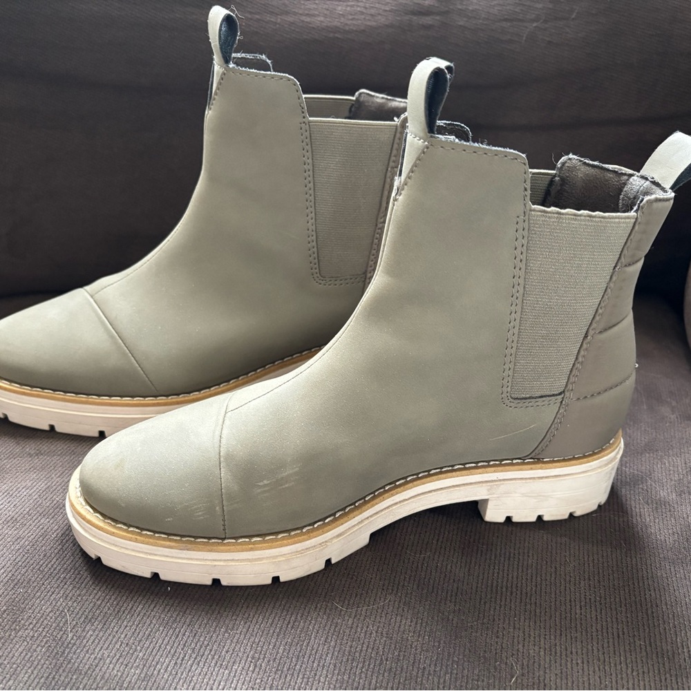 ✨Toms ✨ Puffer Weather-Resistant Ankle Boots • Olive / Sage Green • Women’s 9